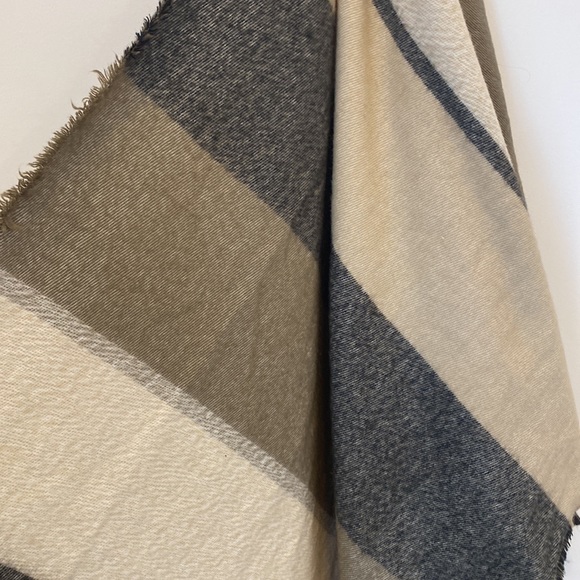 Zara Scarf - Picture 3 of 3